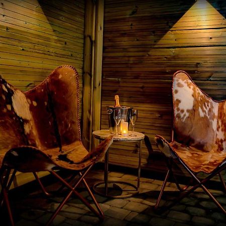 Le Spa Du Cabanon: Cabanon De Luxe Avec Spa Entierement Privatif Aye المظهر الخارجي الصورة