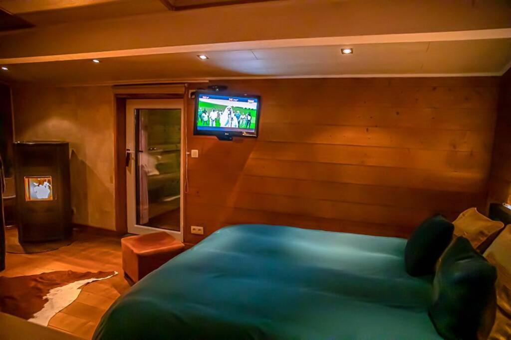 Le Spa Du Cabanon: Cabanon De Luxe Avec Spa Entierement Privatif Aye المظهر الخارجي الصورة